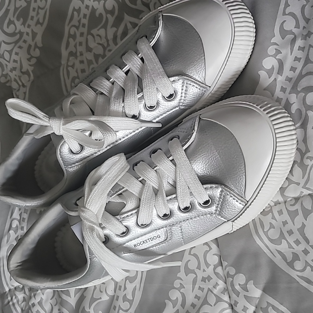 Rocket Dog Silver and White Sneakers Low-Top Casual